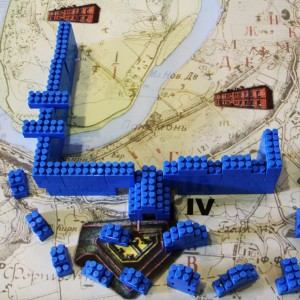 Iš mėlynų lego kaladėlių ant Kauno žemėlapio IV forto vietoje statoma forto imitacija.